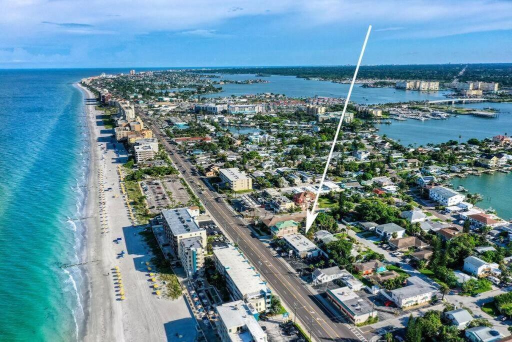 Sunset Beach Suites At Madeira Beach! Pet Friendly With Summer Breezes! - Suite 6 세인트피트비치 외부 사진