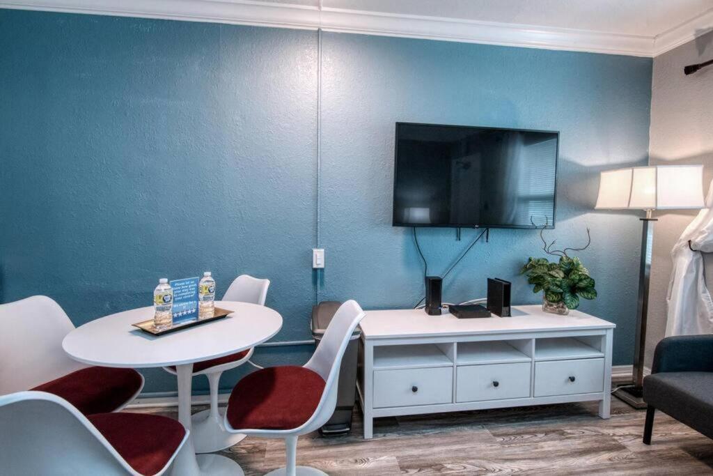 Sunset Beach Suites At Madeira Beach! Pet Friendly With Summer Breezes! - Suite 6 세인트피트비치 외부 사진