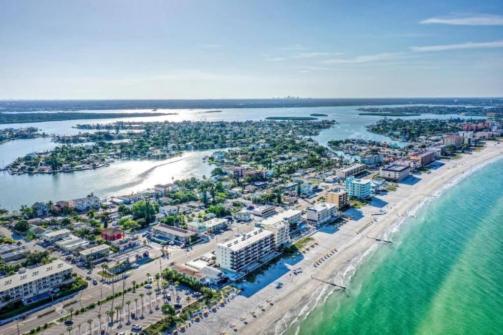 Sunset Beach Suites At Madeira Beach! Pet Friendly With Summer Breezes! - Suite 6 세인트피트비치 외부 사진