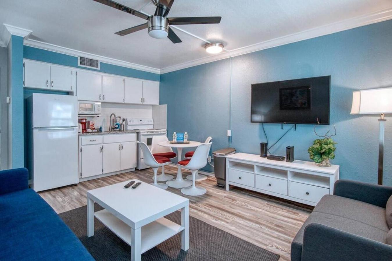 Sunset Beach Suites At Madeira Beach! Pet Friendly With Summer Breezes! - Suite 6 세인트피트비치 외부 사진