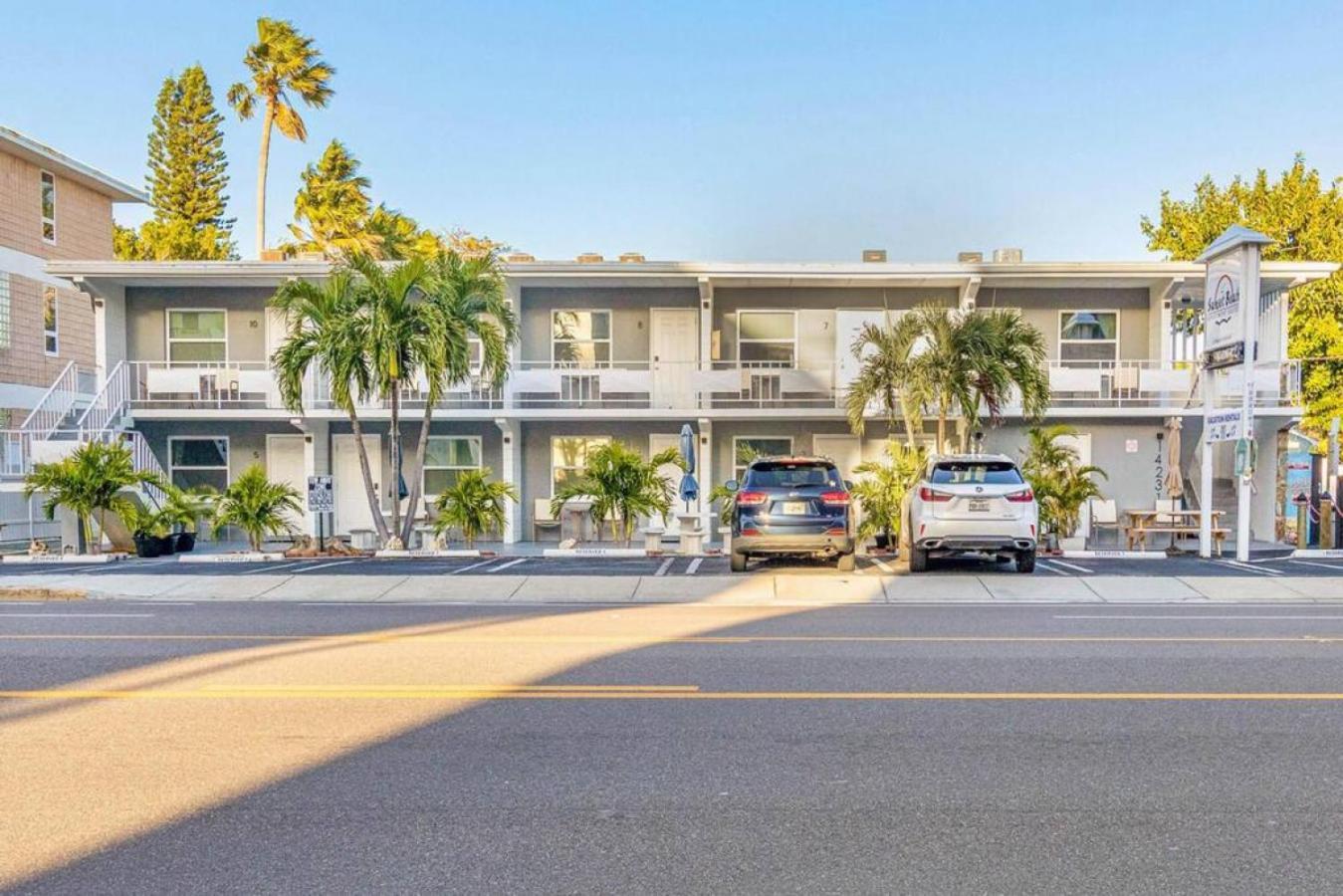 Sunset Beach Suites At Madeira Beach! Pet Friendly With Summer Breezes! - Suite 6 세인트피트비치 외부 사진